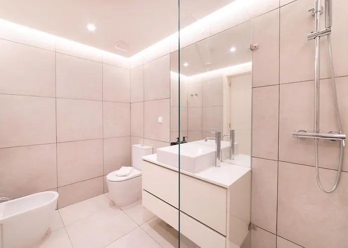 Lusiadas 53 2ºd - Beautiful Two-bedroom *