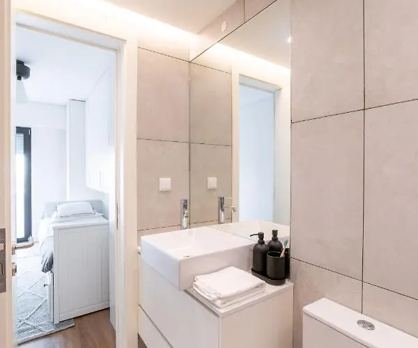 Lusíadas 53 2ºd - Beautiful Two-bedroom