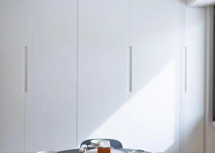 Lusiadas 53 2ºd - Beautiful Two-bedroom * Lisbon