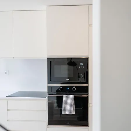 Lusiadas 53 2ºd - Beautiful Two-bedroom *